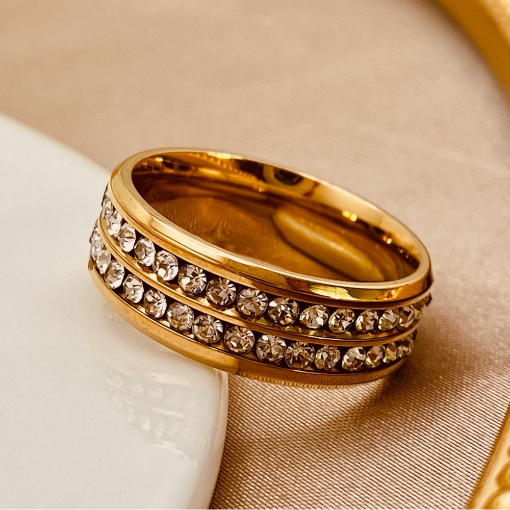 Stunning Titanium Diamonds CZ Wedding Band Ring in Gold - Picture 5 of 10